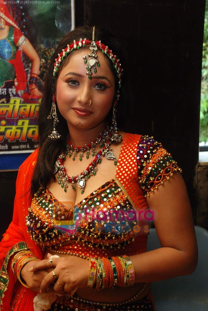 Bhojpuri Actress Rani Photo Shoot At Munnibai Nautankiwali Premiere In Navrang On 3rd July 2009